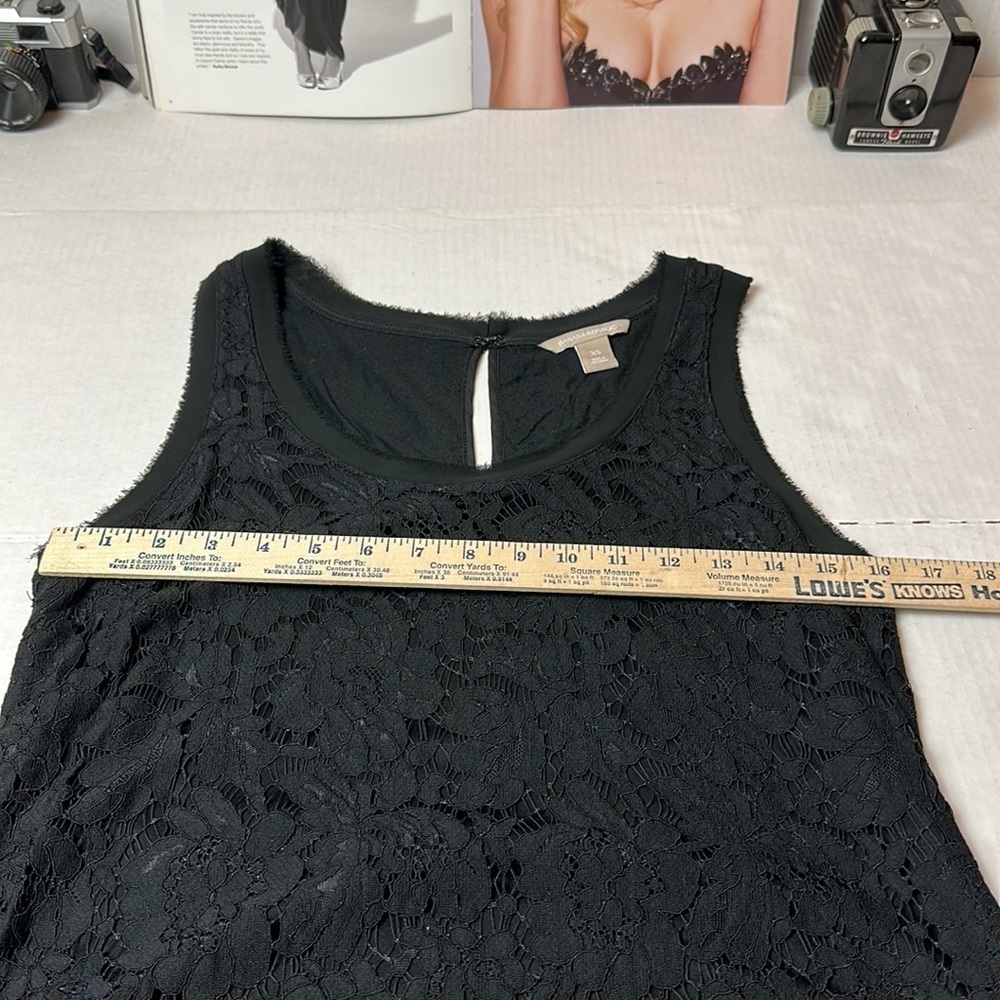Banana Republic Black lace scalloped tank top - Picture 5 of 11